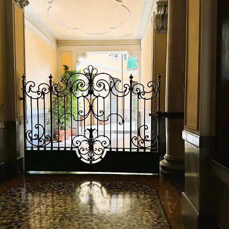 In Historic Building- Porta Venezia Appartamento