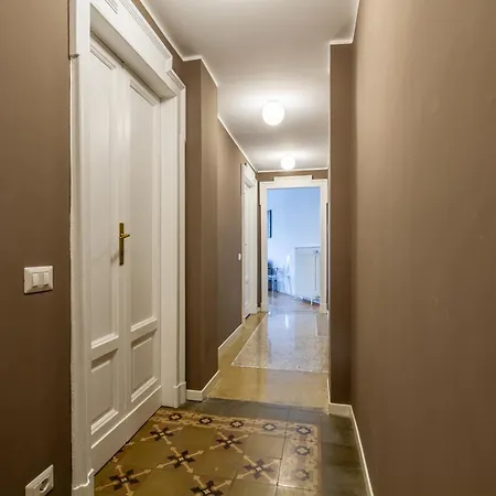 In Historic Building- Porta Venezia Appartamento *