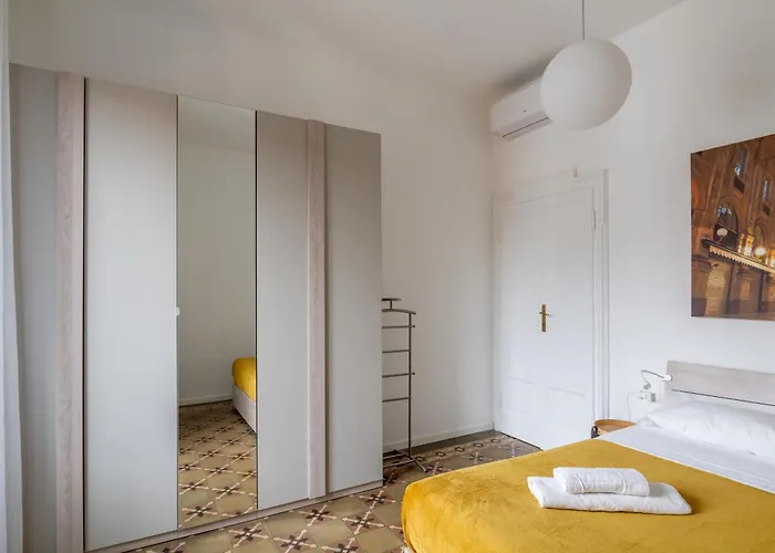 In Historic Building- Porta Venezia Milaan