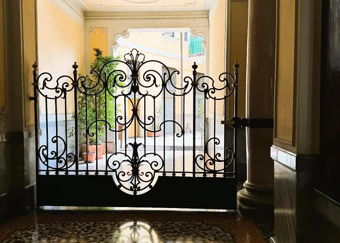 In Historic Building- Porta Venezia Appartement